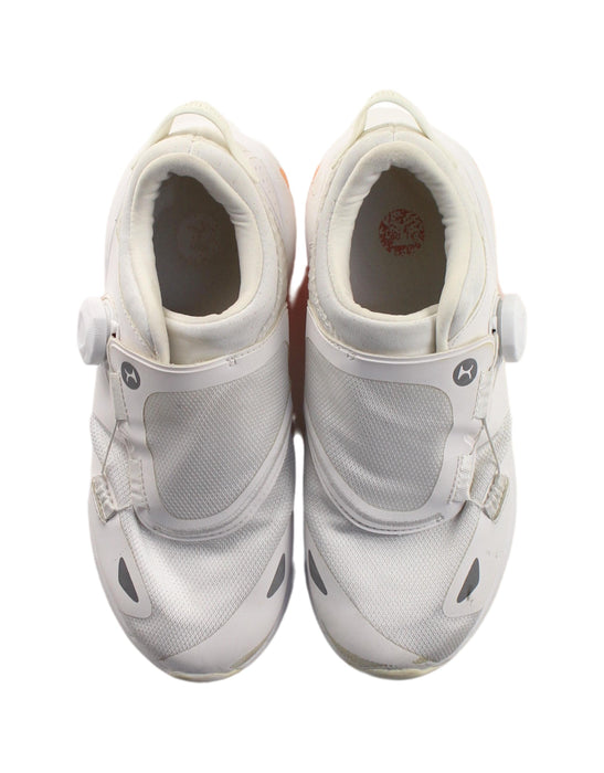 A White Sneakers from Moody Tiger in size 9Y for girl. (Back View)