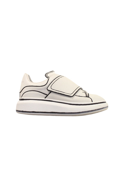 A White Sneakers from Alexander McQueen in size 6T for girl. (Front View)