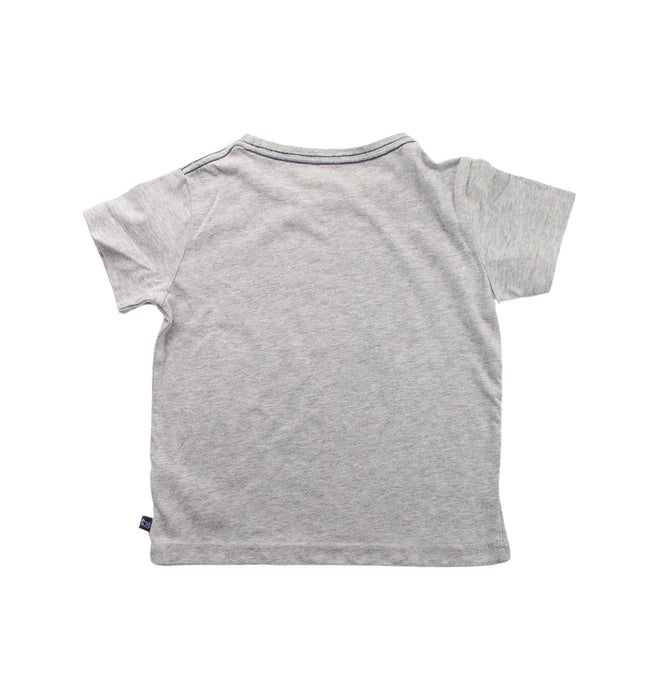 A Grey Short Sleeve T Shirts from La Compagnie des Petits in size 4T for boy. (Back View)
