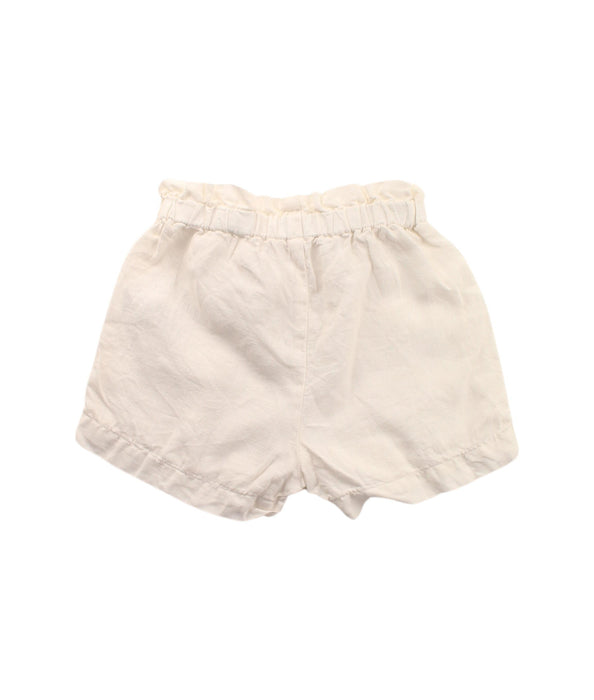 A White Shorts from Il Gufo in size 3T for girl. (Back View)