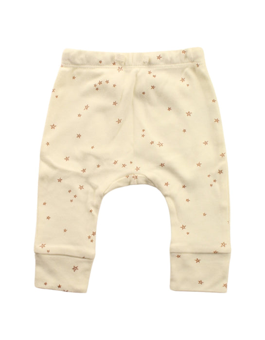 A White Sweatpants from Quincy Mae in size 3-6M for girl. (Front View)