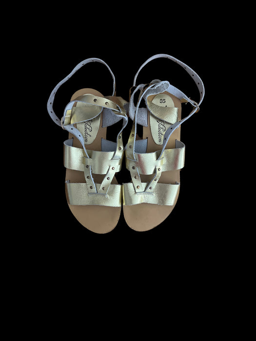 A Gold Sandals from Velveteen in size 10Y for girl. (Front View)