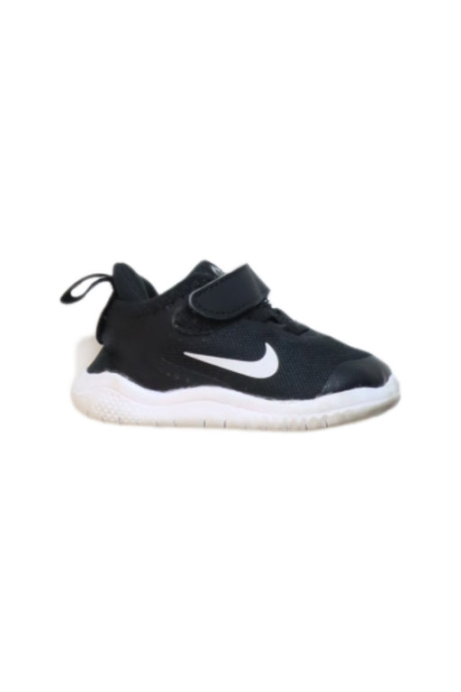 A White Sneakers from Nike in size 6-12M for boy. (Front View)