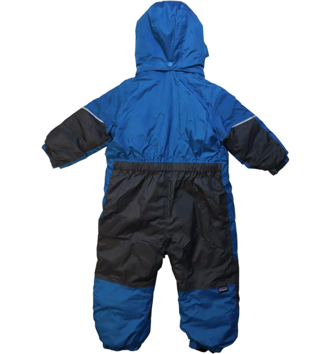 A Multicolour Snowsuits from Patagonia in size 6-12M for boy. (Back View)