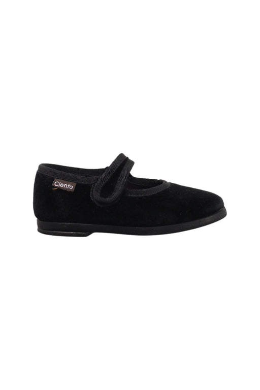 A Black Flats from Cienta in size 3T for girl. (Front View)