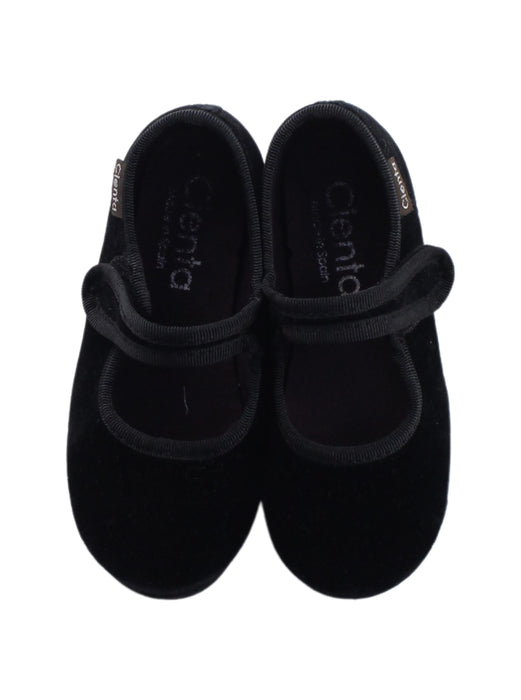 A Black Flats from Cienta in size 3T for girl. (Back View)