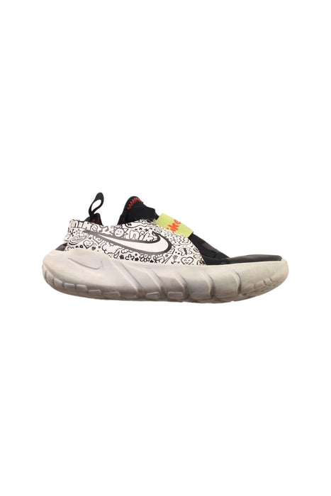 A Black Sneakers from Nike in size 9Y for boy. (Front View)