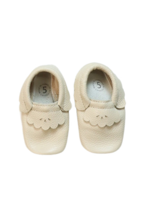 A White Slip Ons from heyfolks in size 18-24M for girl. (Back View)