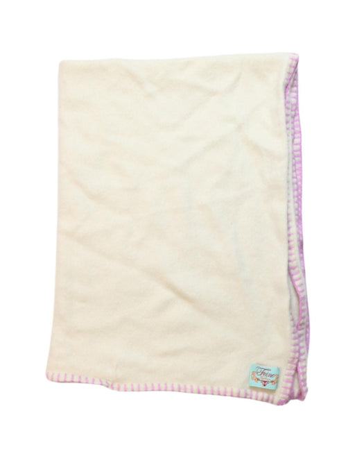 A Ivory Blankets from Feine Cashmere in size O/S for neutral. (Front View)