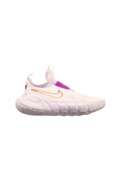 A Purple Sneakers from Nike in size 7Y for girl. (Front View)