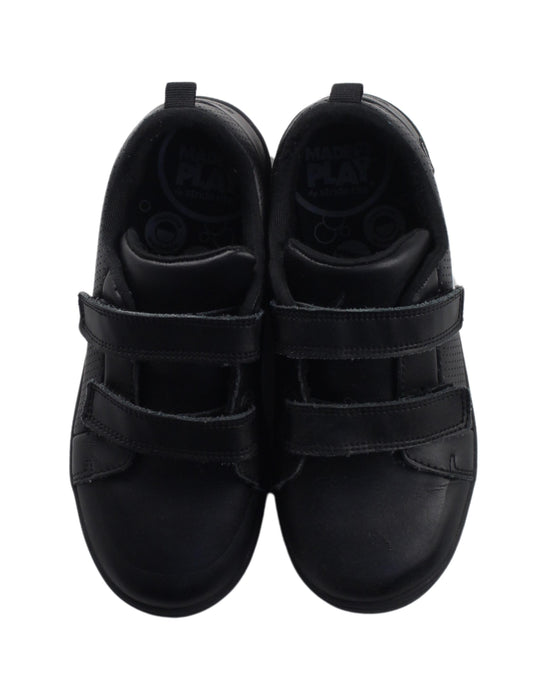 A Black Sneakers from Stride Rite in size 7Y for boy. (Back View)
