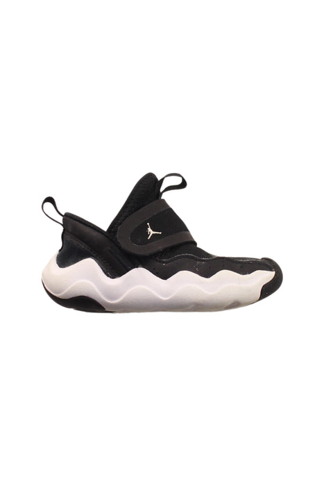 A Black Sneakers from Air Jordan in size 18-24M for boy. (Front View)