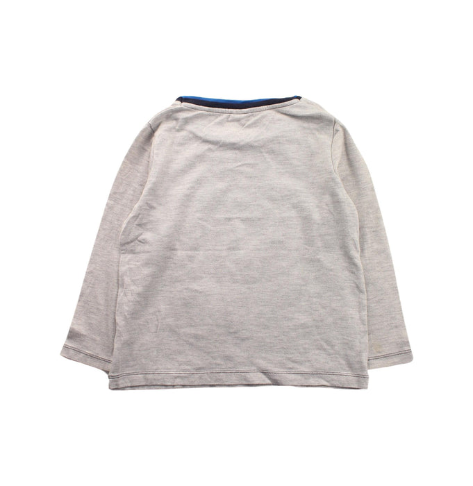 A White Long Sleeve T Shirts from Petit Bateau in size 4T for boy. (Back View)