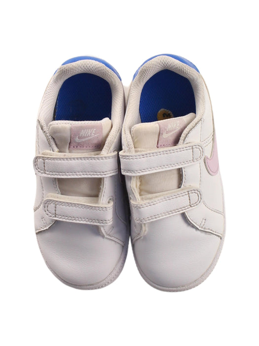 A White Sneakers from Nike in size 3T for girl. (Back View)