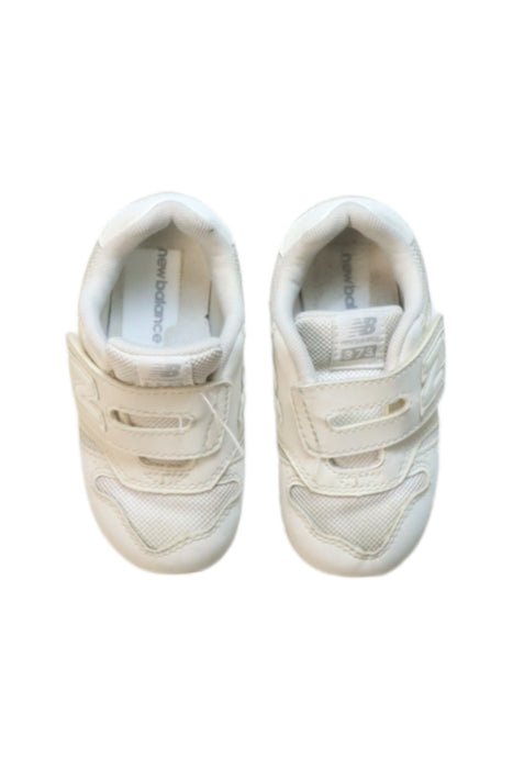 A White Sneakers from New Balance in size 18-24M for neutral. (Back View)
