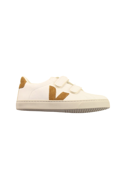 A White Sneakers from Veja in size 9Y for girl. (Front View)