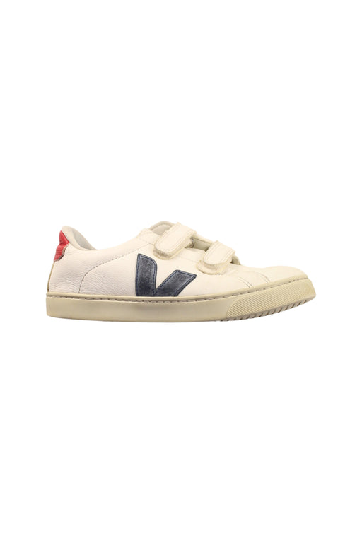 A White Sneakers from Veja in size 9Y for boy. (Front View)