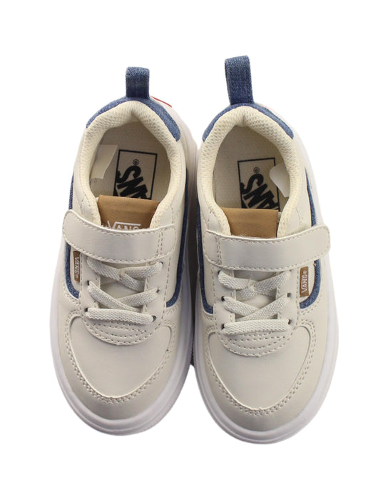 A White Sneakers from Vans in size 4T for boy. (Back View)