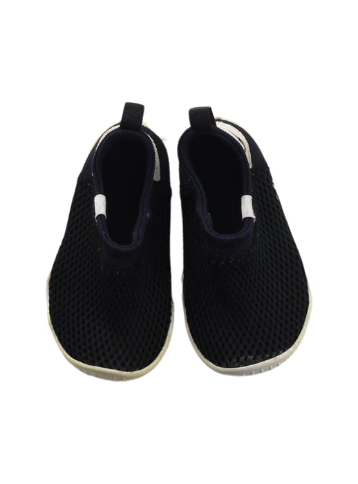 A Black Sneakers from Nike in size 12-18M for boy. (Back View)
