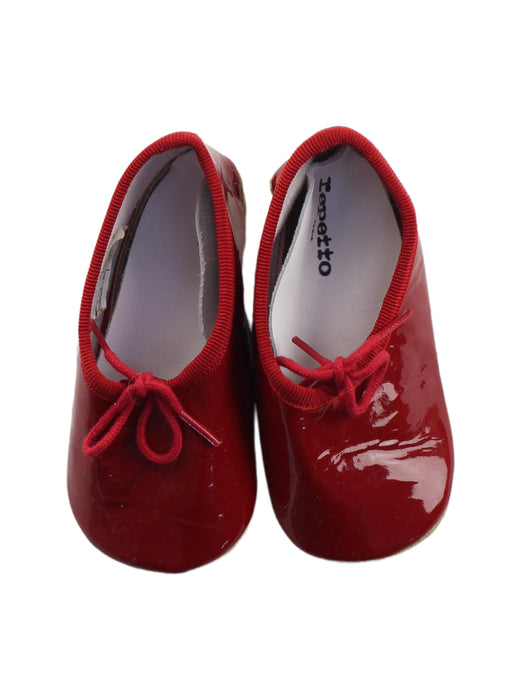 A Red Flats from Repetto in size 18-24M for girl. (Back View)
