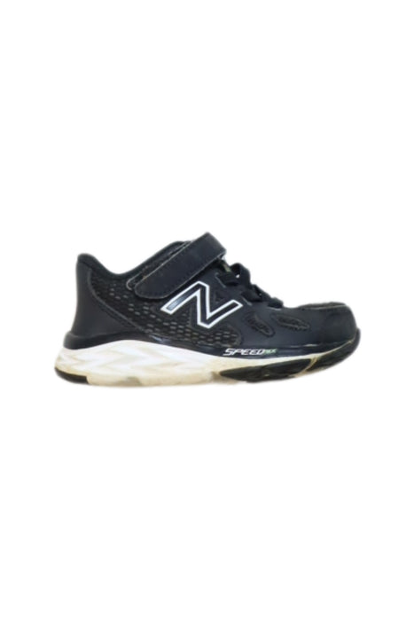 A Black Sneakers from New Balance in size 12-18M for boy. (Front View)