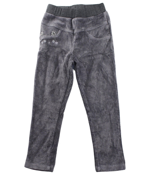 A Grey Casual Pants from Momonittu in size 4T for boy. (Front View)