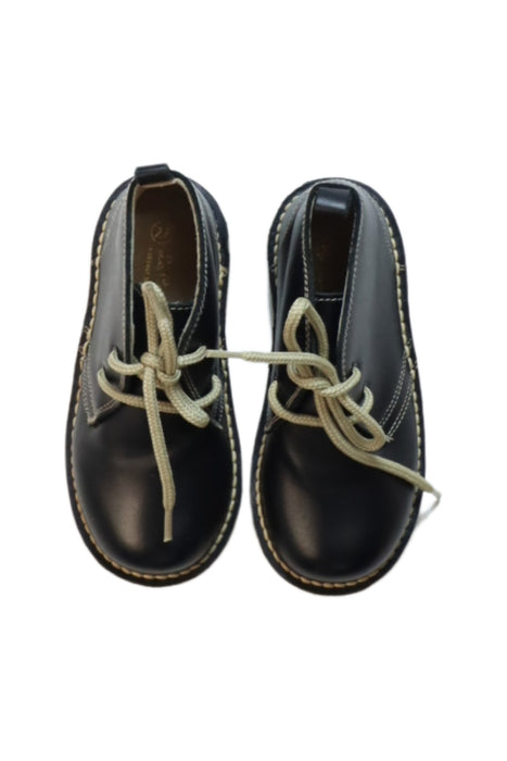 A Black Casual Boots from La Coqueta in size 4T for boy. (Back View)