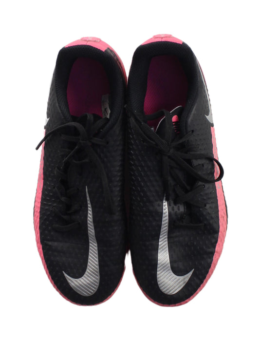 A Black Cleats/Soccer Shoes from Nike in size 7Y for girl. (Back View)