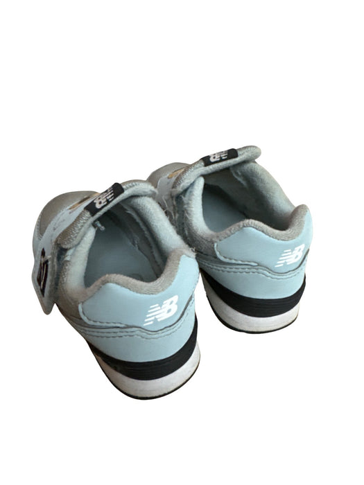 A Blue Sneakers from New Balance in size 4T for neutral. (Back View)