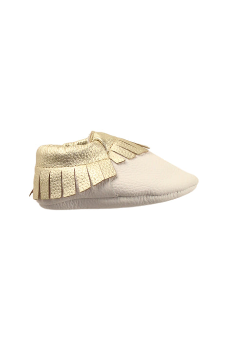 A White Loafers & Moccasins from Little Caleb in size 12-18M for neutral. (Front View)