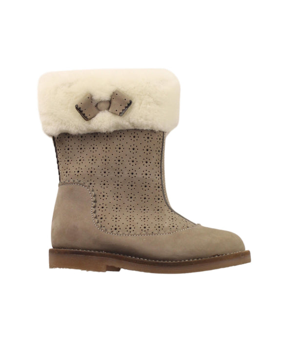 A Beige Winter Boots from Jacadi in size 3T for girl. (Front View)