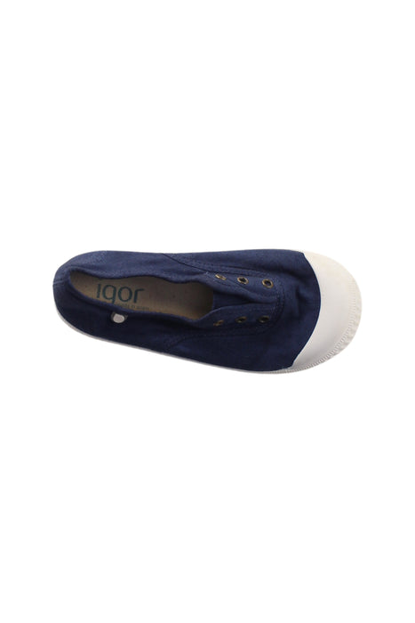A Navy Slip Ons from Igor in size 5T for boy. (Front View)