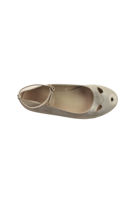 A Beige Flats from Bonpoint in size 9Y for girl. (Front View)
