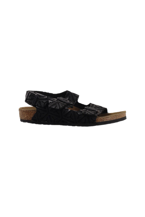 A Black Sandals from Birkenstock in size 7Y for girl. (Front View)