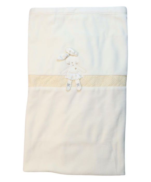 A White Blankets from Natures Purest in size O/S for neutral. (Front View)