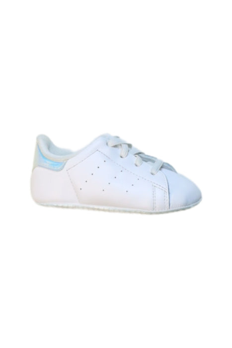 A White Sneakers from Adidas in size 12-18M for neutral. (Front View)