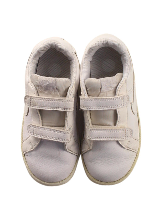 A White Sneakers from Nike in size 4T for boy. (Back View)