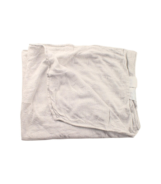 A White Blankets from Aden & Anais in size O/S for neutral. (Back View)