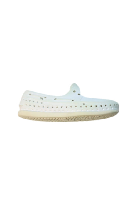 A White Aqua Shoes from Native Shoes in size 4T for neutral. (Front View)