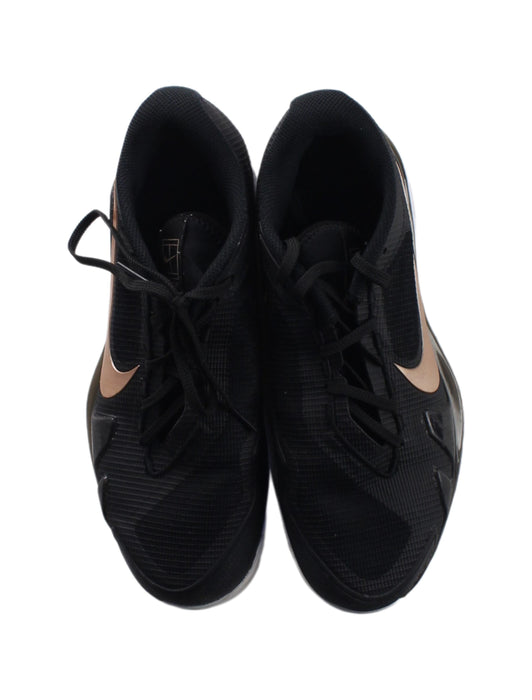 A Black Sneakers from Nike in size 14Y for boy. (Back View)