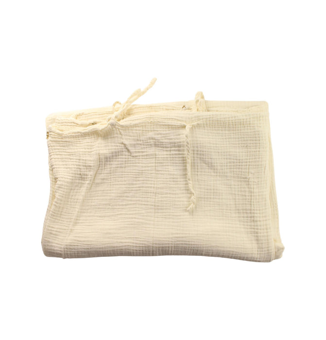 A Ivory Blankets from Numero 74 in size O/S for neutral. (Front View)