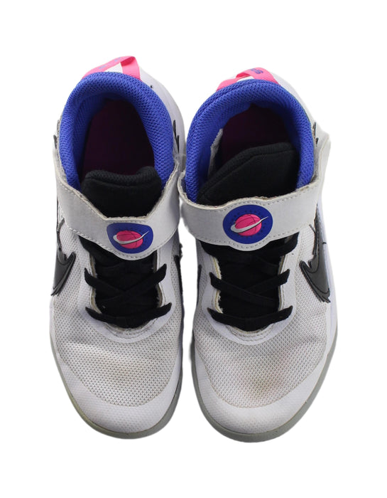 A White Sneakers from Nike in size 7Y for boy. (Back View)