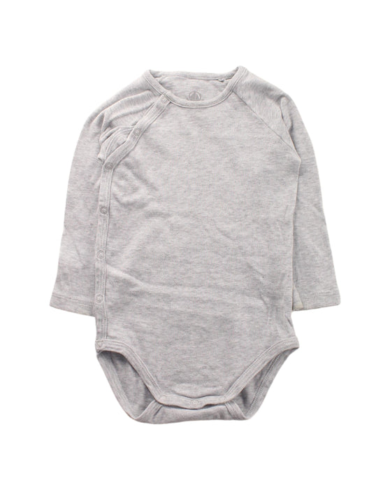 A Grey Long Sleeve Bodysuits from Petit Bateau in size 12-18M for boy. (Front View)