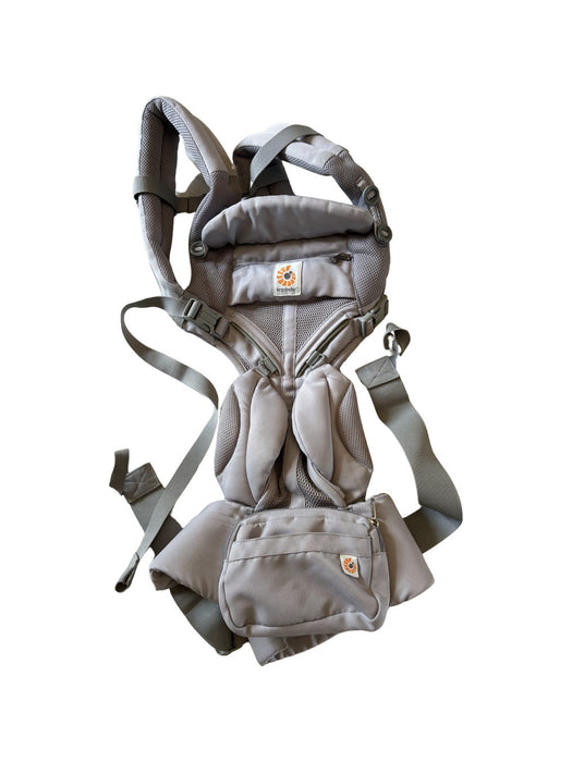 A Grey Baby Carriers from Ergobaby in size O/S for neutral. (Front View)