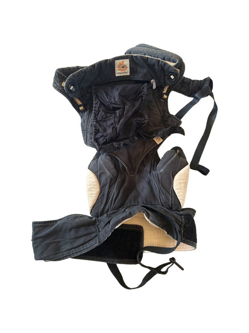 A Black Baby Carriers from Ergobaby in size O/S for neutral. (Front View)