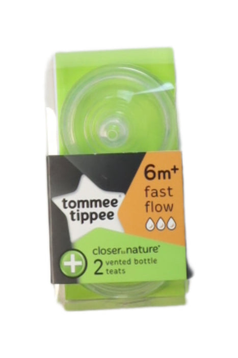 A Transparent Utensils & Containers from Tommee Tippee in size 3-6M for neutral. (Front View)