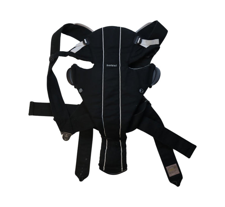 A Black Baby Carriers from BabyBjorn in size O/S for neutral. (Front View)