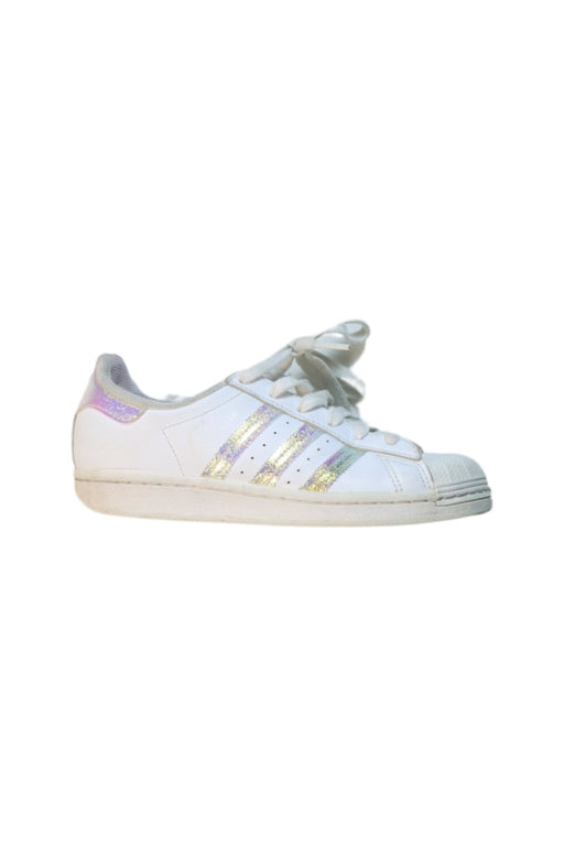 A White Sneakers from Adidas in size 11Y for neutral. (Front View)