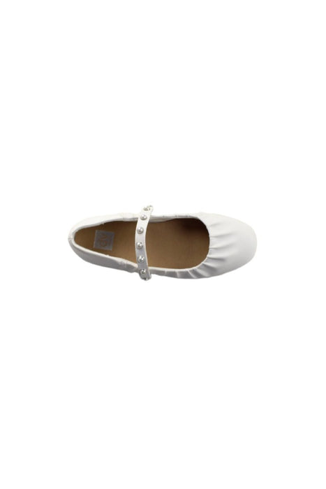 A White Flats from DV by Dolce Vita in size 7Y for girl. (Front View)