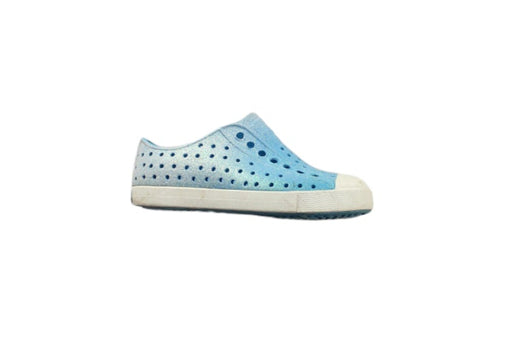 A Blue Aqua Shoes from Native Shoes in size 3T for neutral. (Front View)